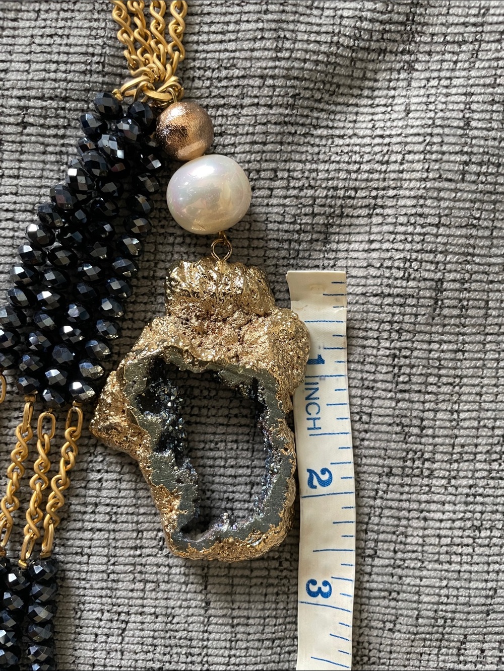 Vintage handcrafted gold and dark navy beaded necklace with leaf pendants - Picture 4 of 7